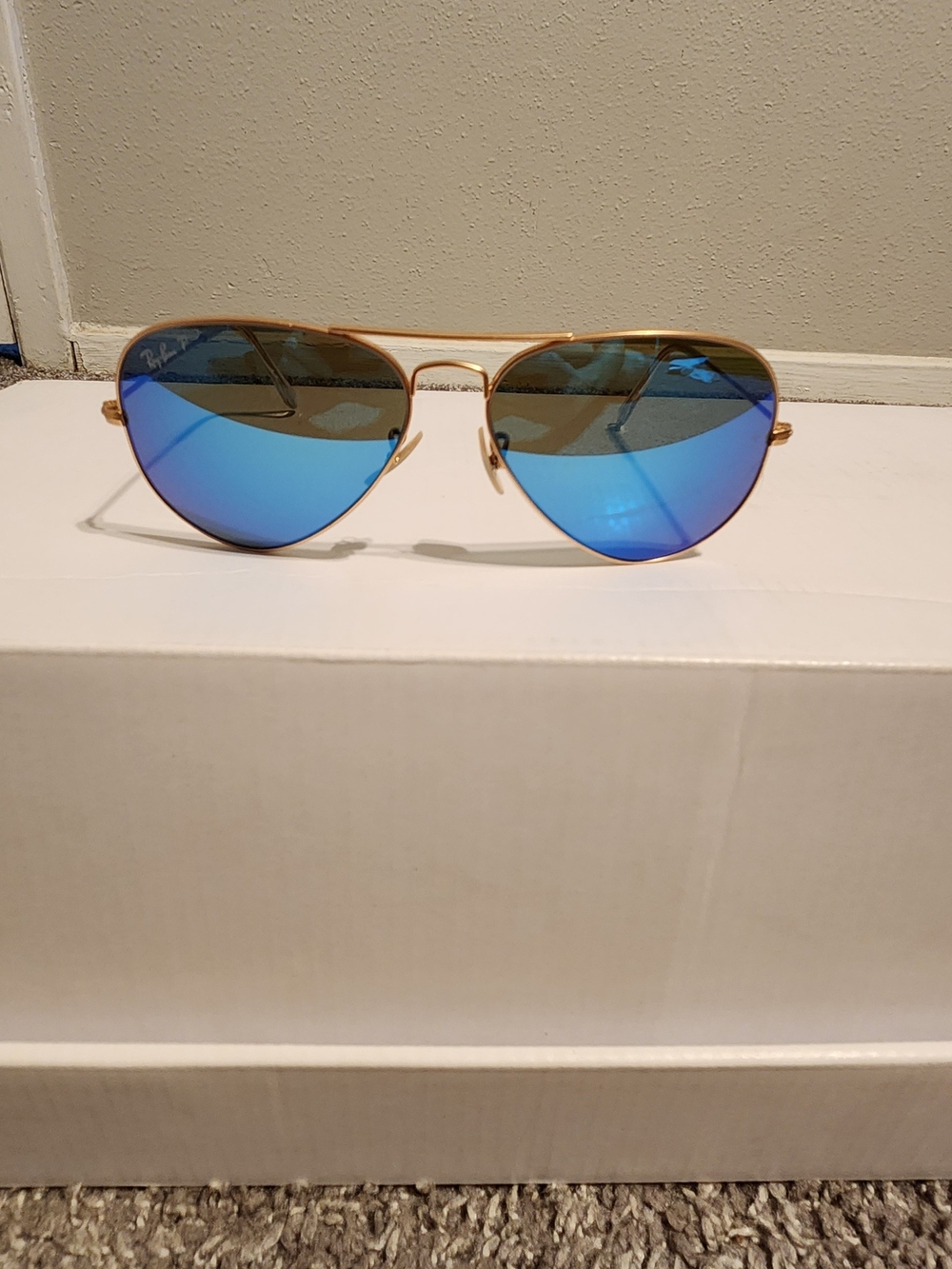 Ray-Ban RB3025 Aviator Sunglasses - Gold Frame with Blue Mirrored Lenses